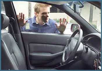 Safe Key Shop Oak Creek, WI 414-389-8865 - 19-locked-keys-in-car