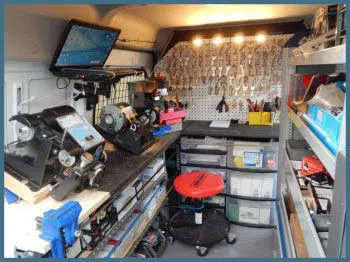 Safe Key Shop Oak Creek, WI 414-389-8865 - 2-mobile-locksmith